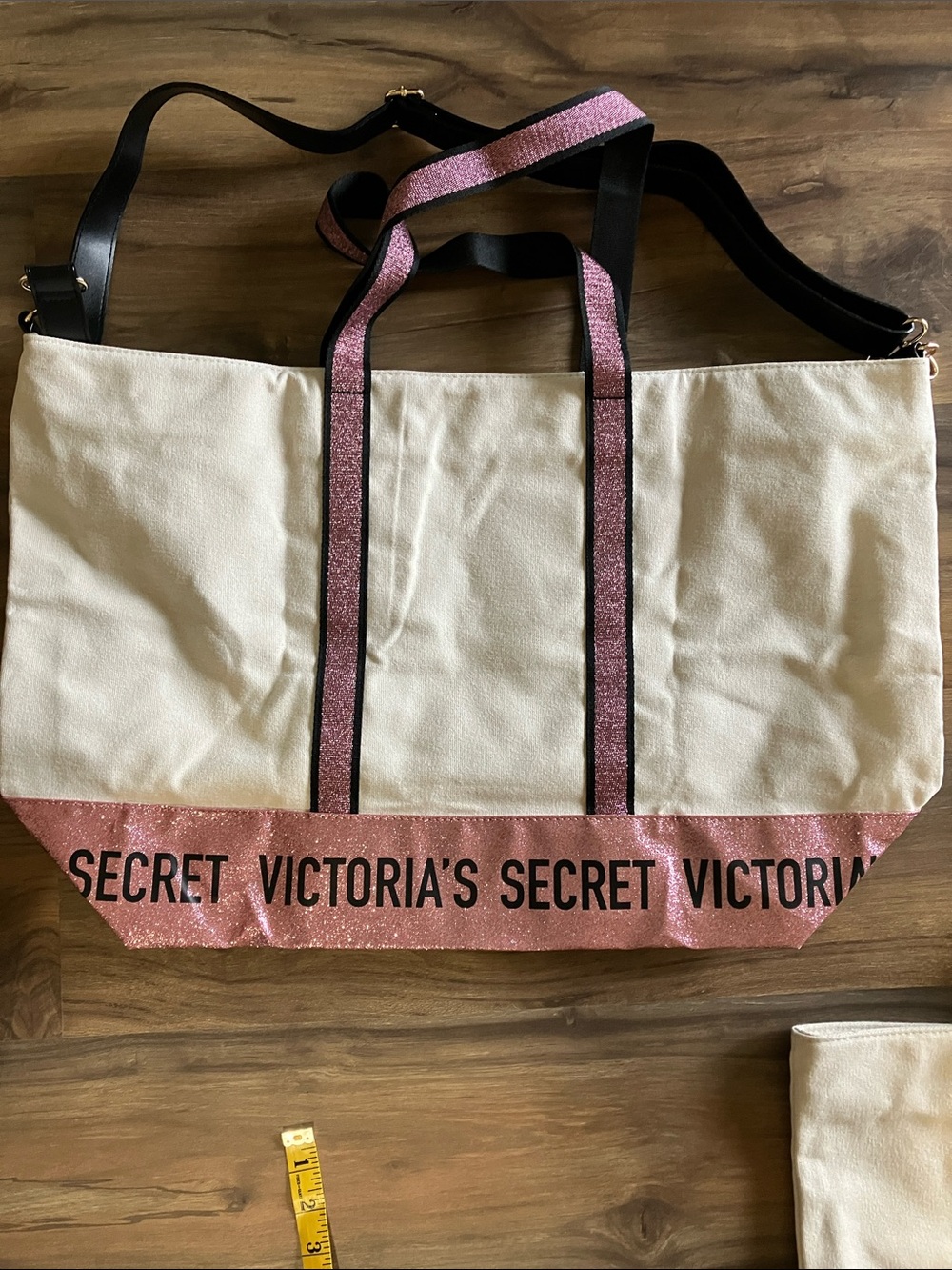 VICTORIA SECRET BUNDLE OF TOTES - Picture 4 of 15